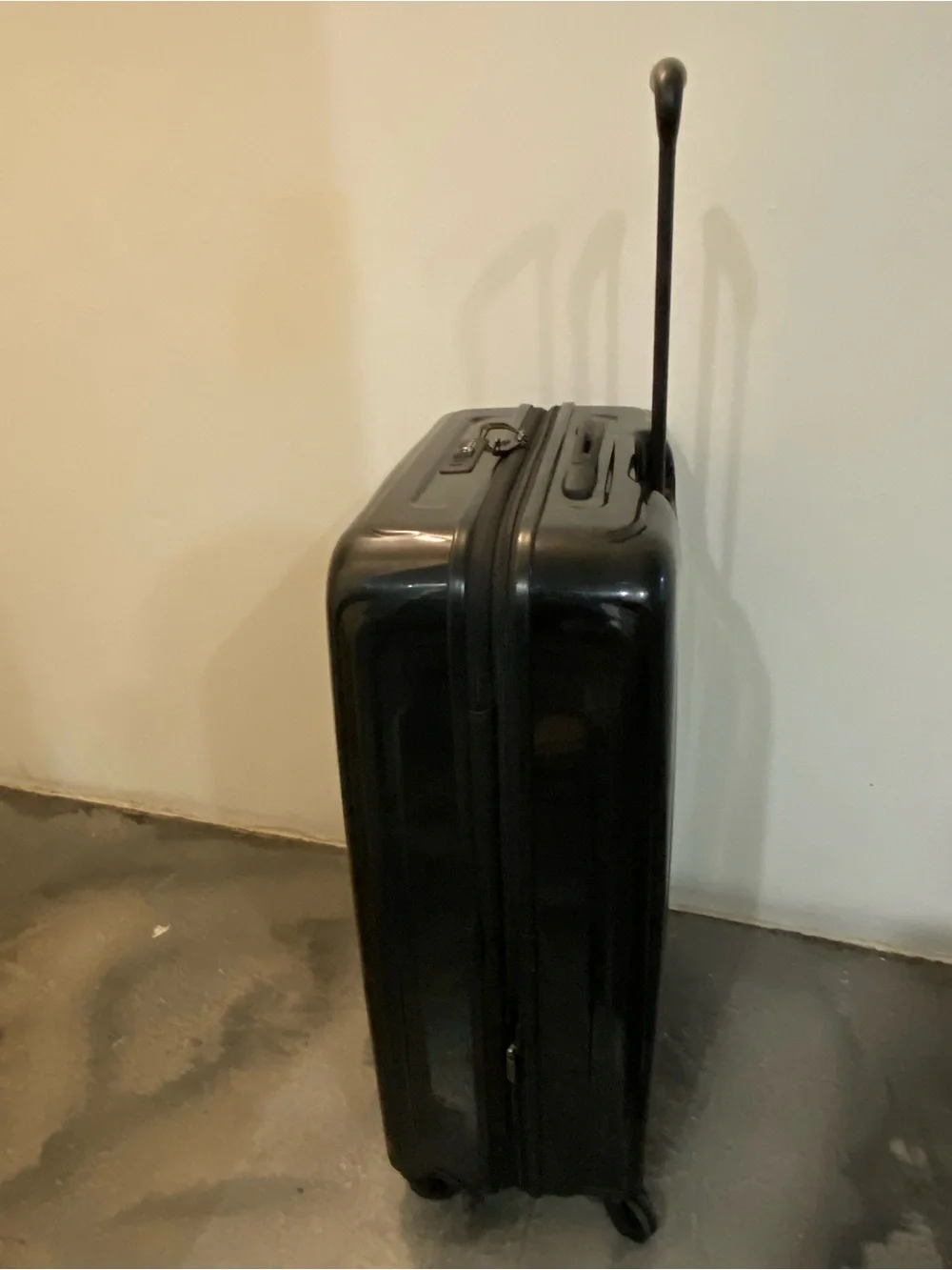 Tumi V4 Extended Trip Expandable 4 Wheeled Packing Case 30”x19”x10” (Sep 026)
